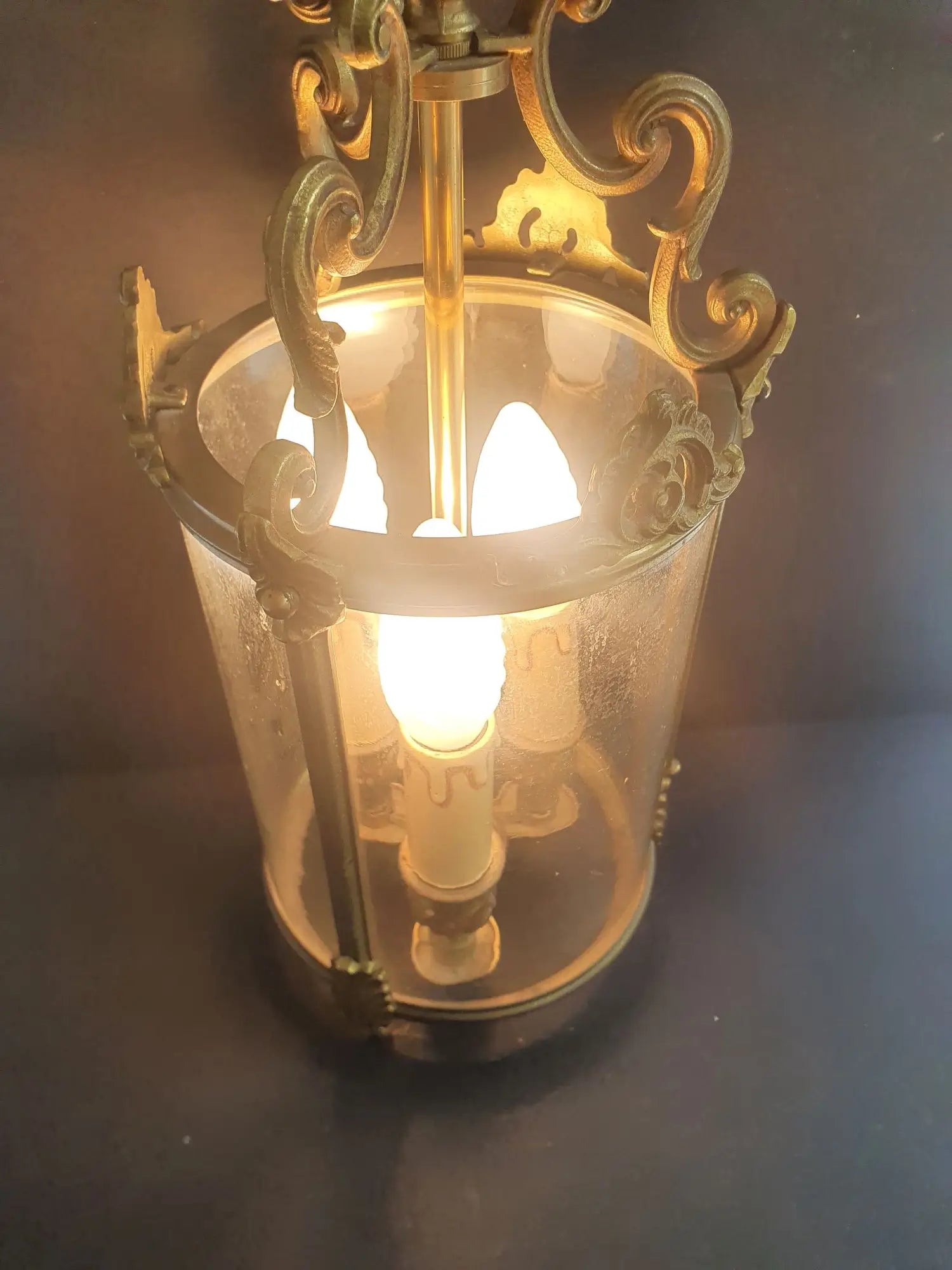 suspension-lanterne-bronze-verre-louise-xvi-vintage-ancienne-allumee-3