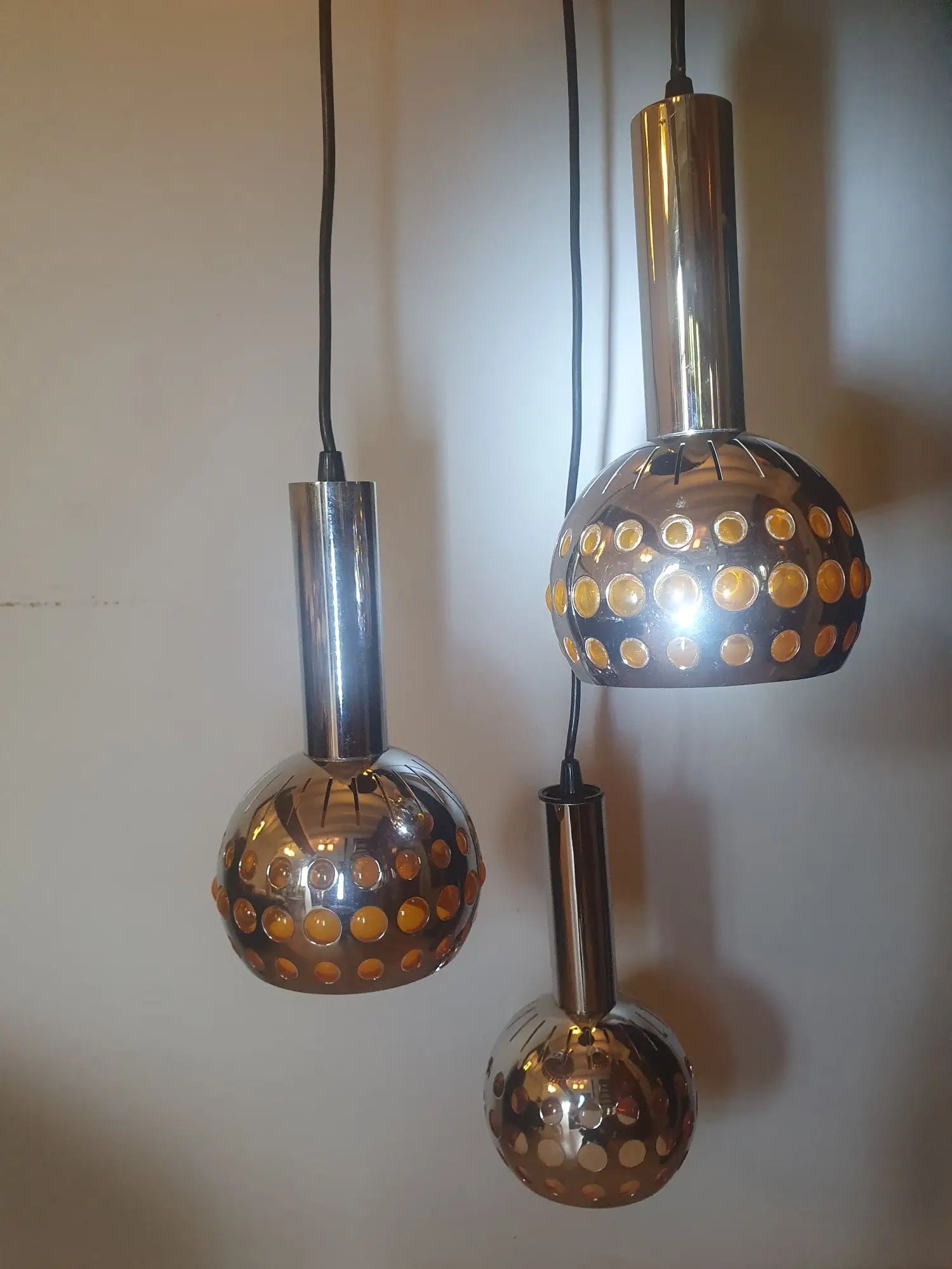 Lustre plafonnier bois et métal avec spots orientables • Luminaires Lustre plafonnier bois et métal avec spots orientables • Luminaires