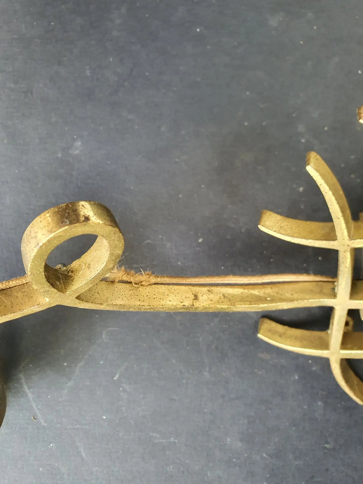 trois-appliques-murales-bronze-dore-jules-leleu-art-deco-detail-10