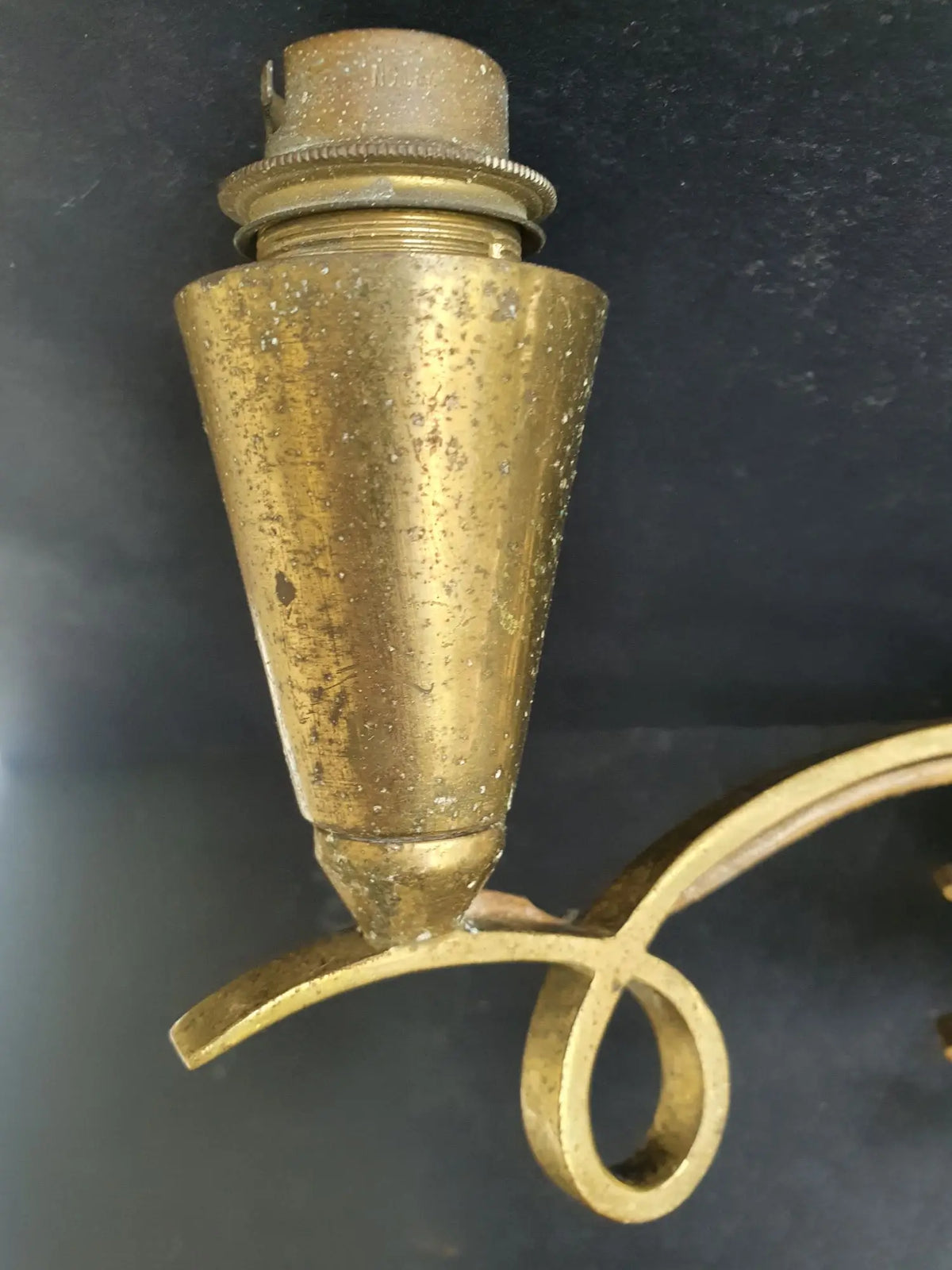 trois-appliques-murales-bronze-dore-jules-leleu-art-deco-detail-7