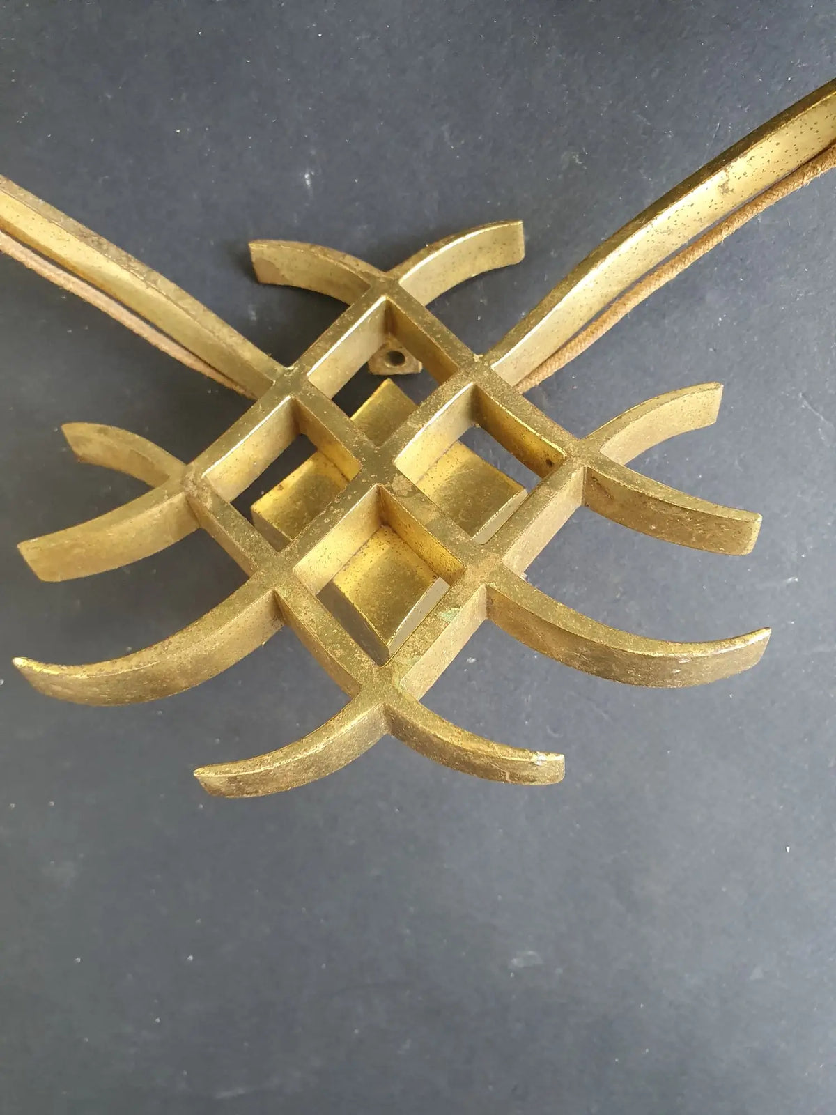 trois-appliques-murales-bronze-dore-jules-leleu-art-deco-detail-8