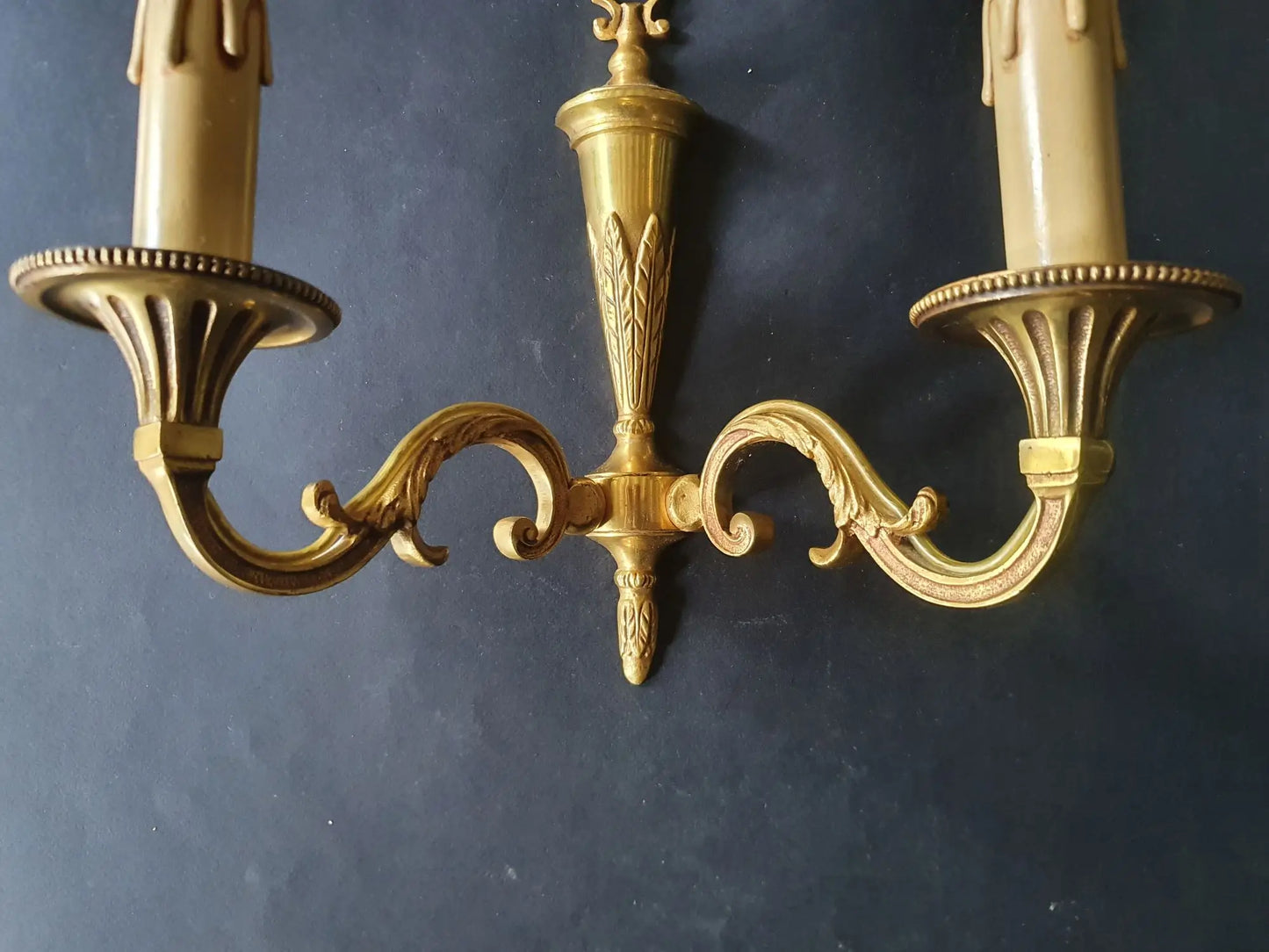 trois-appliques-murales-bronze-louis-xvi-lucien-gau-paris-vintage-detail-2