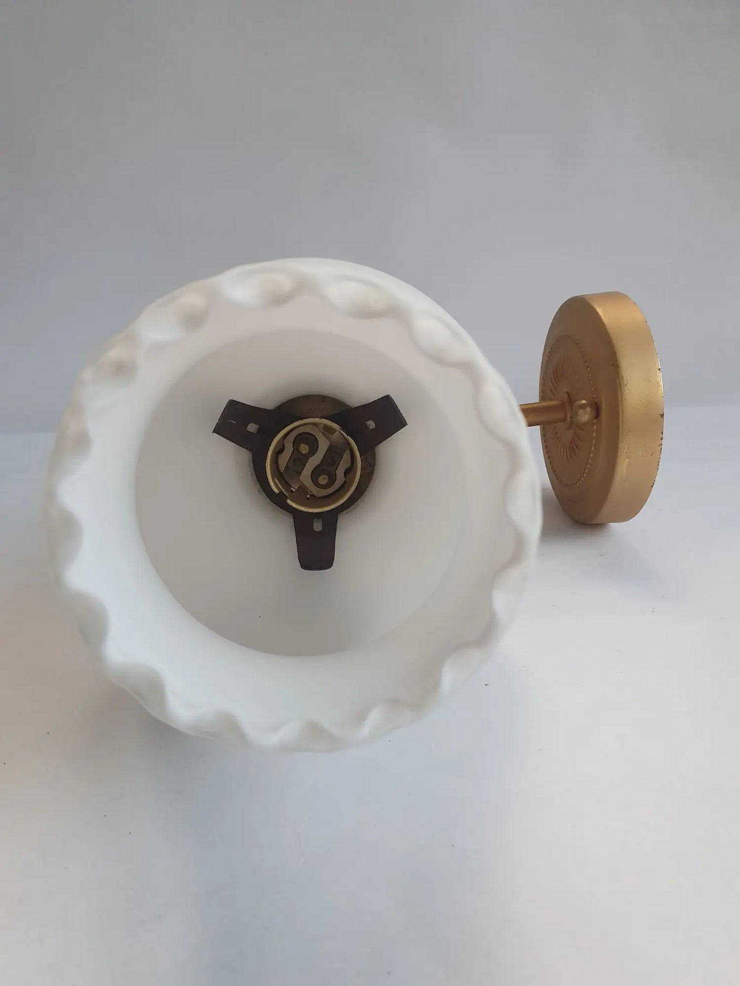 trois-appliques-murales-dorees-flambeau-style-empire-anciennes-detail-1