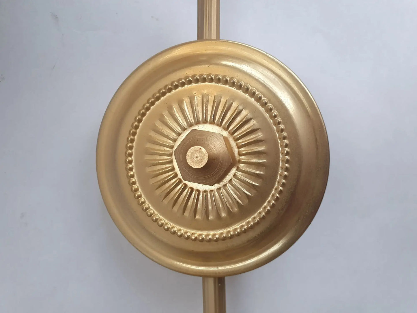 trois-appliques-murales-dorees-flambeau-style-empire-anciennes-detail-2