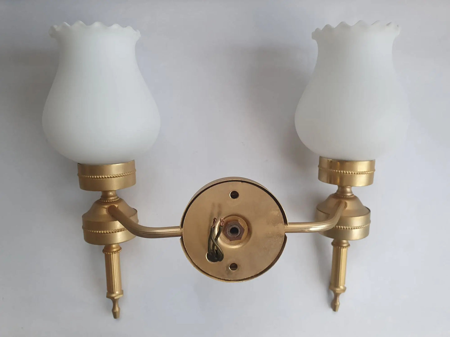 trois-appliques-murales-dorees-flambeau-style-empire-anciennes-double-arriere