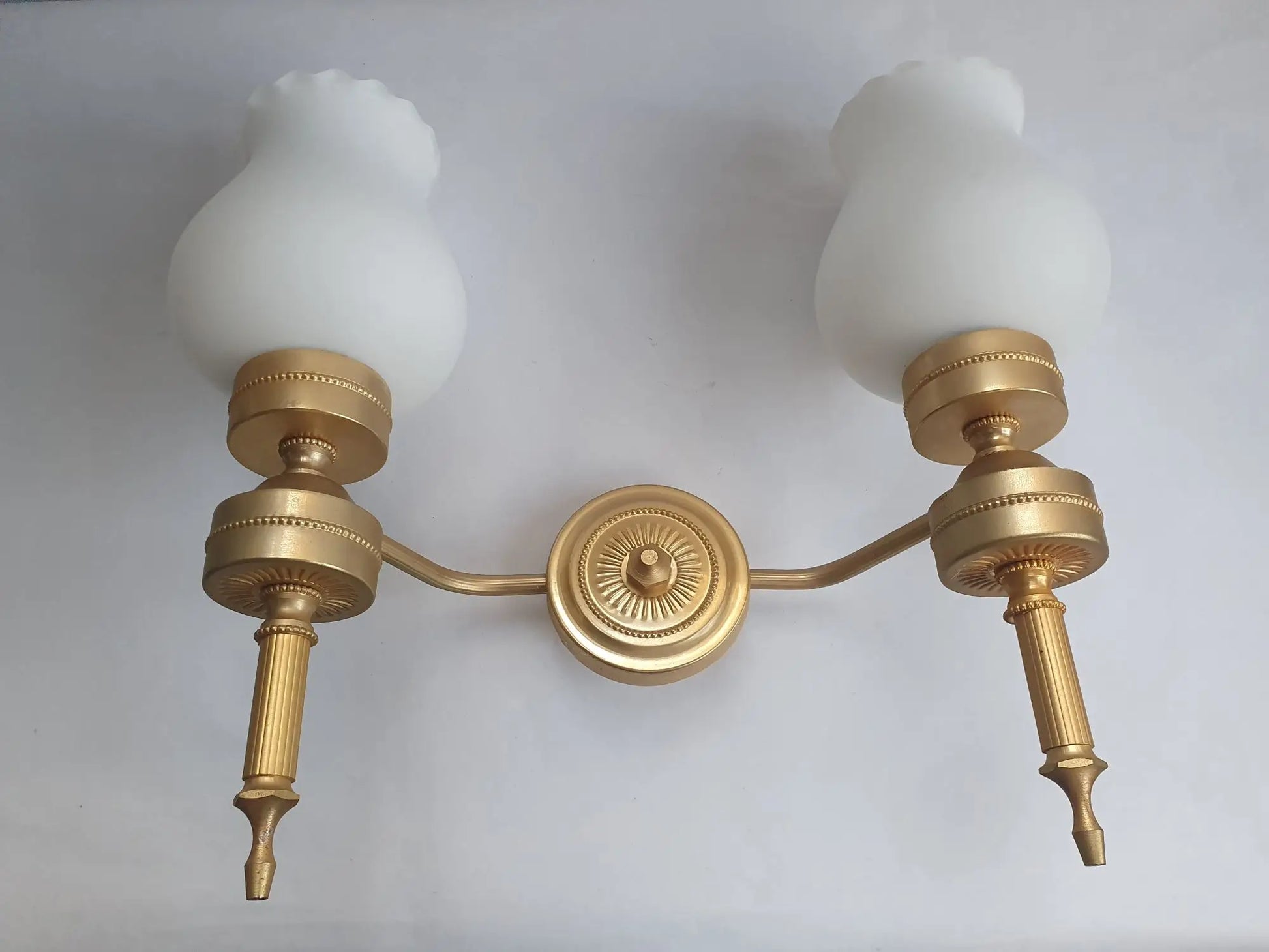 trois-appliques-murales-dorees-flambeau-style-empire-anciennes-double1