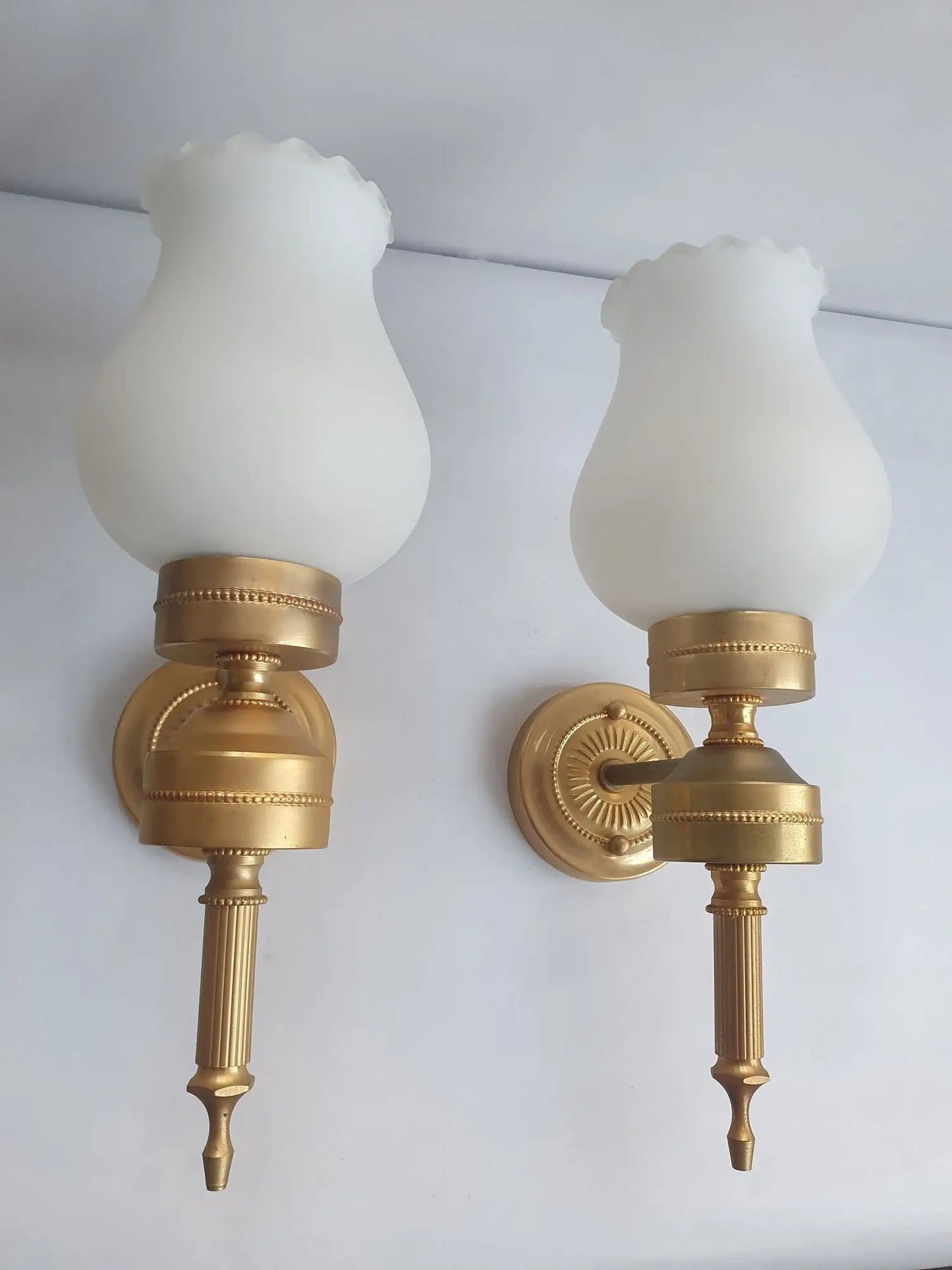 trois-appliques-murales-dorees-flambeau-style-empire-anciennes-simple-2