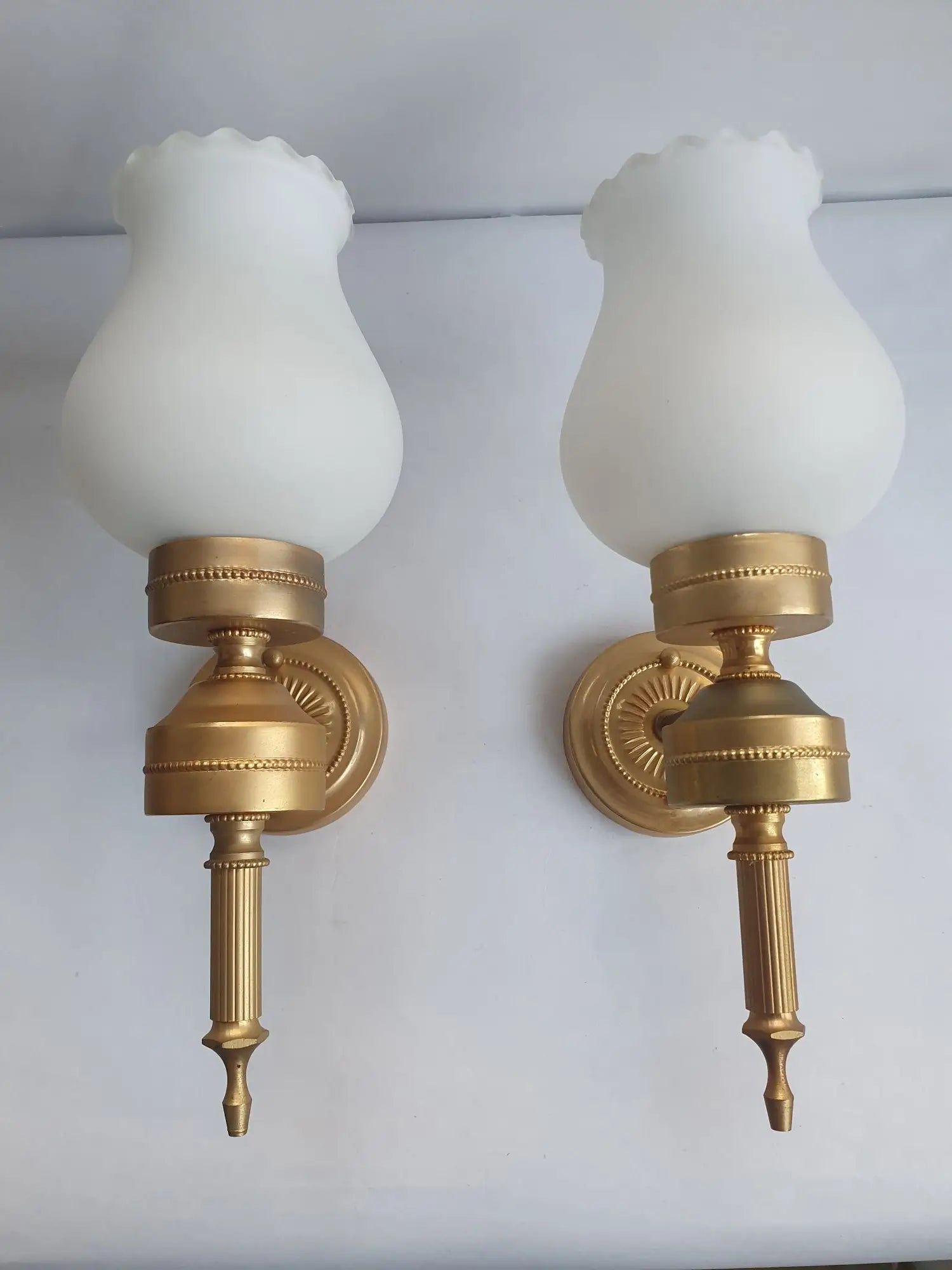 trois-appliques-murales-dorees-flambeau-style-empire-anciennes-simple