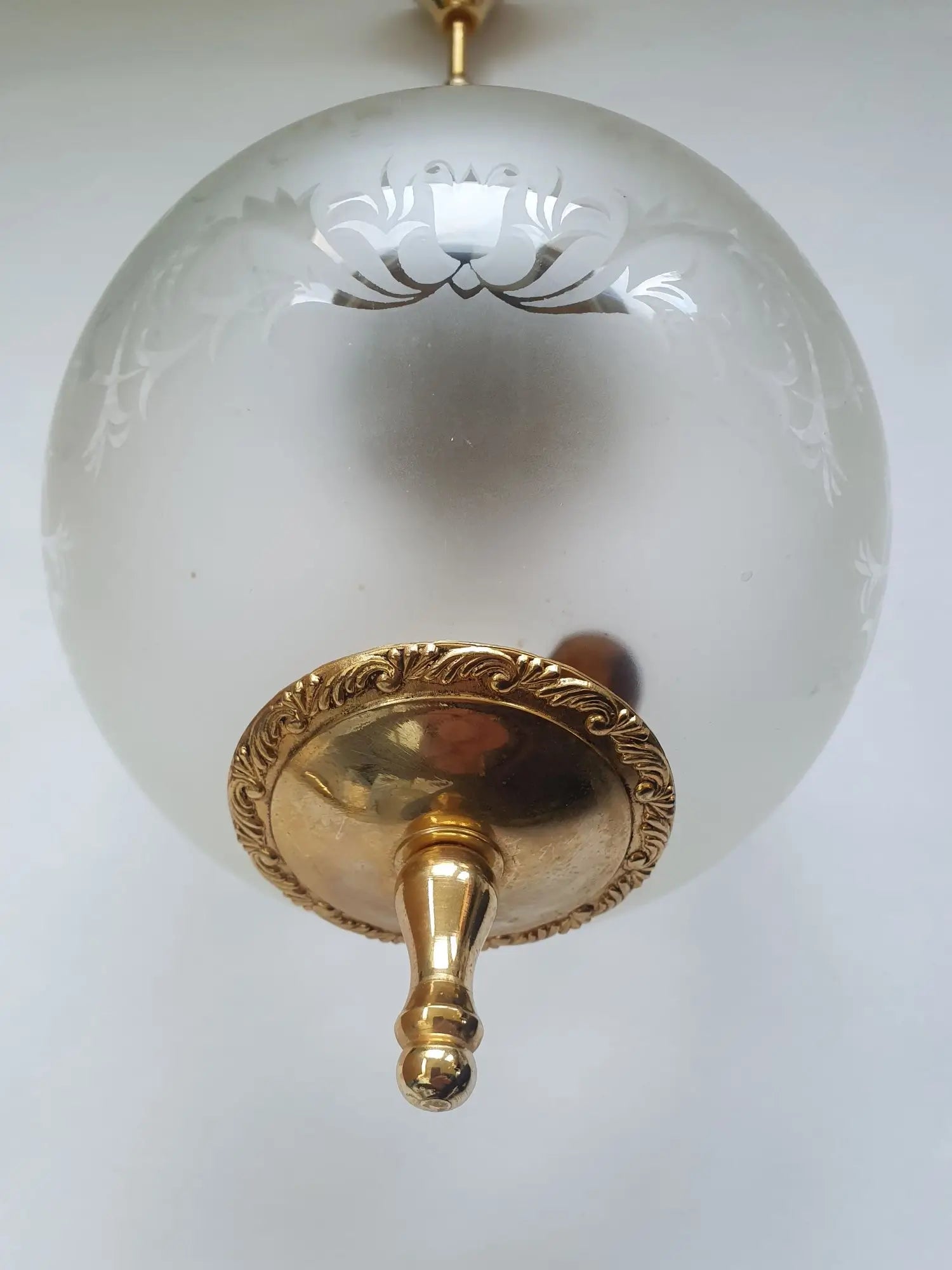 trois-appliques-murales-laiton-dore-verre-vintage-detail-2