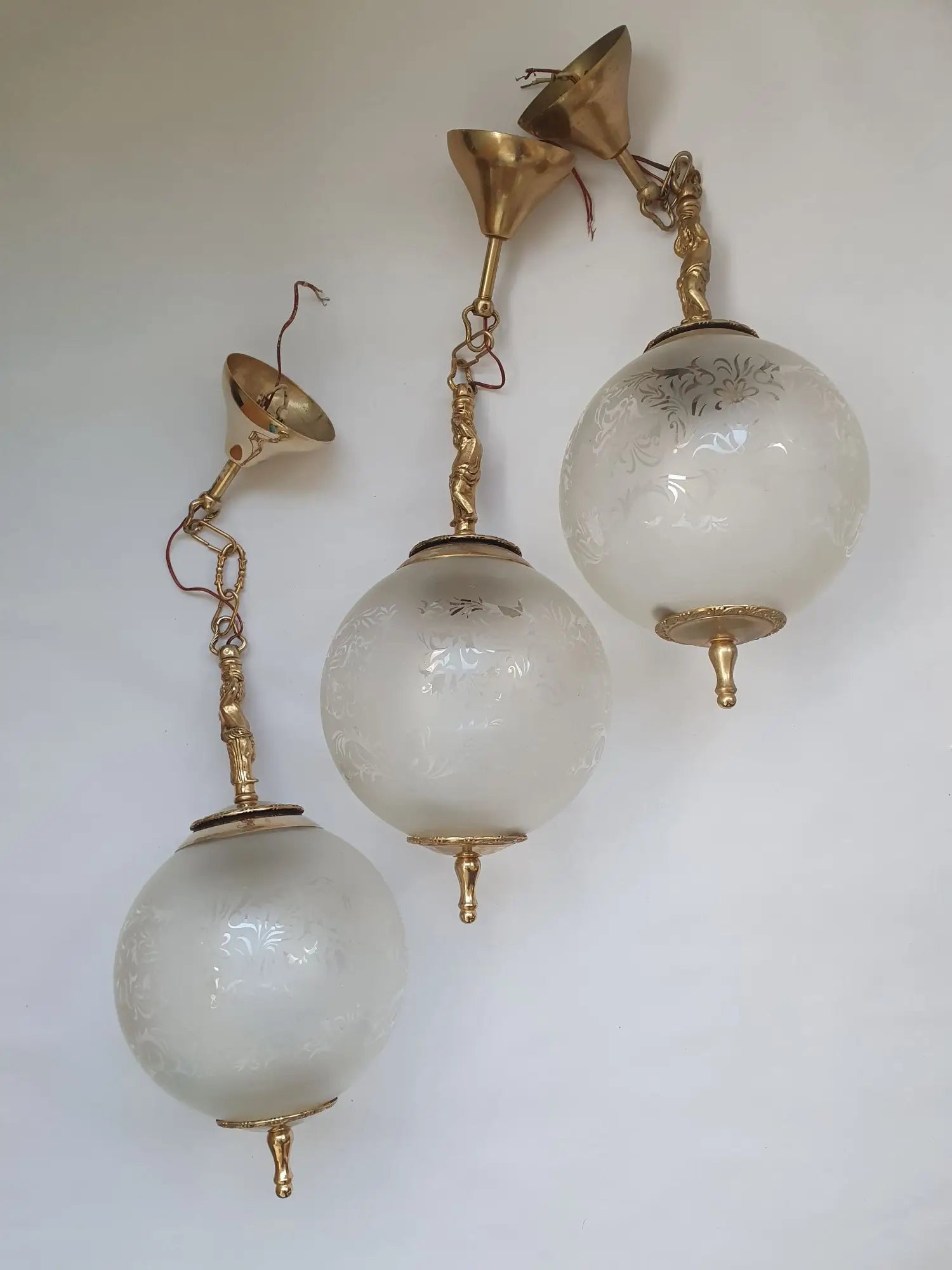 trois-appliques-murales-laiton-dore-verre-vintage