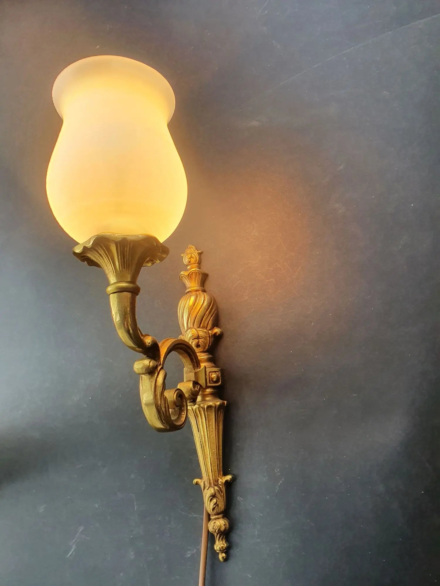 trois-grandes-appliques-murales-flambeau-torche-vintage-anciennes-dore-allumee-2