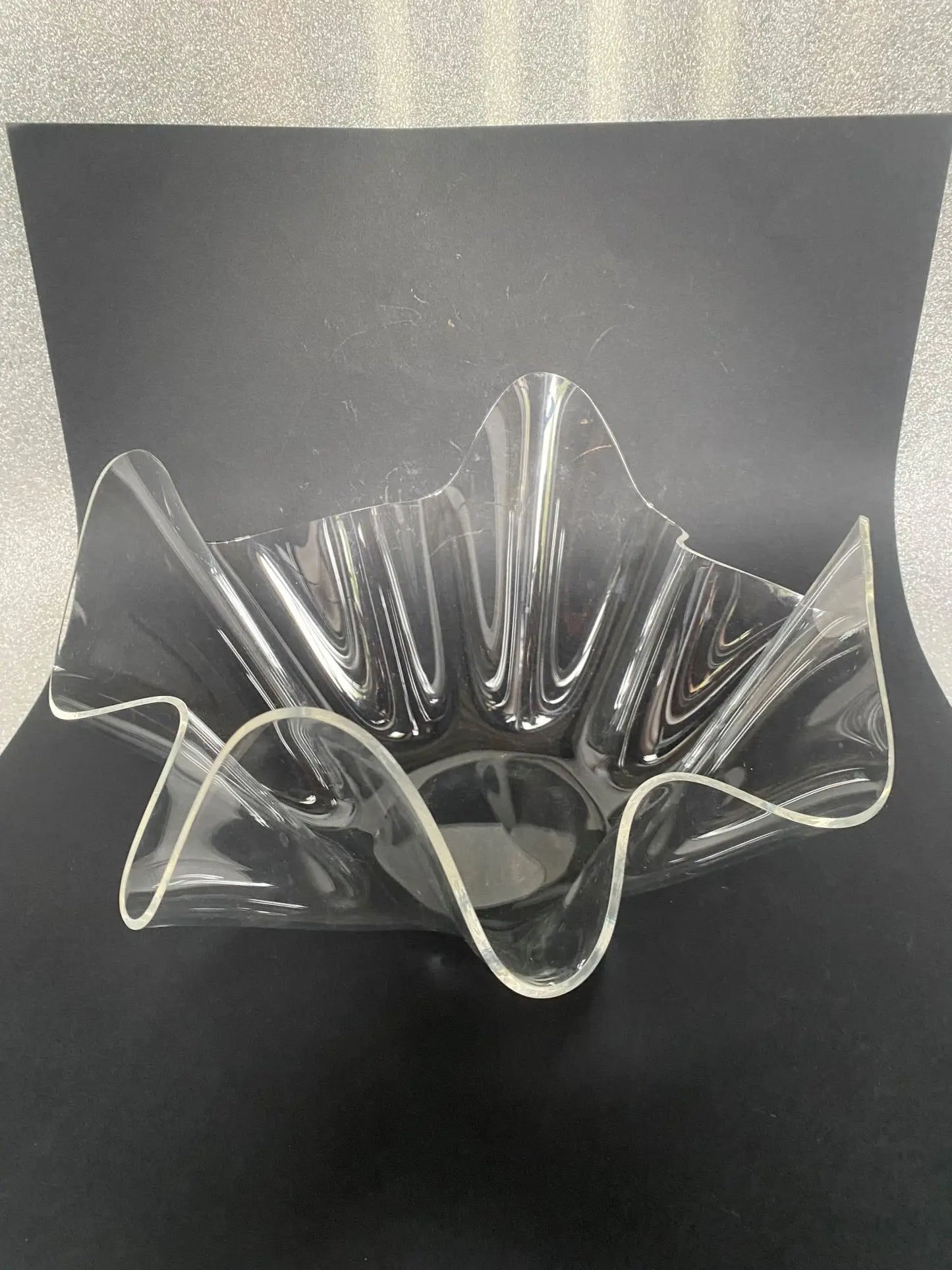 vase-bol-mouchoirs-plexiglas-lucite-vintage-1970