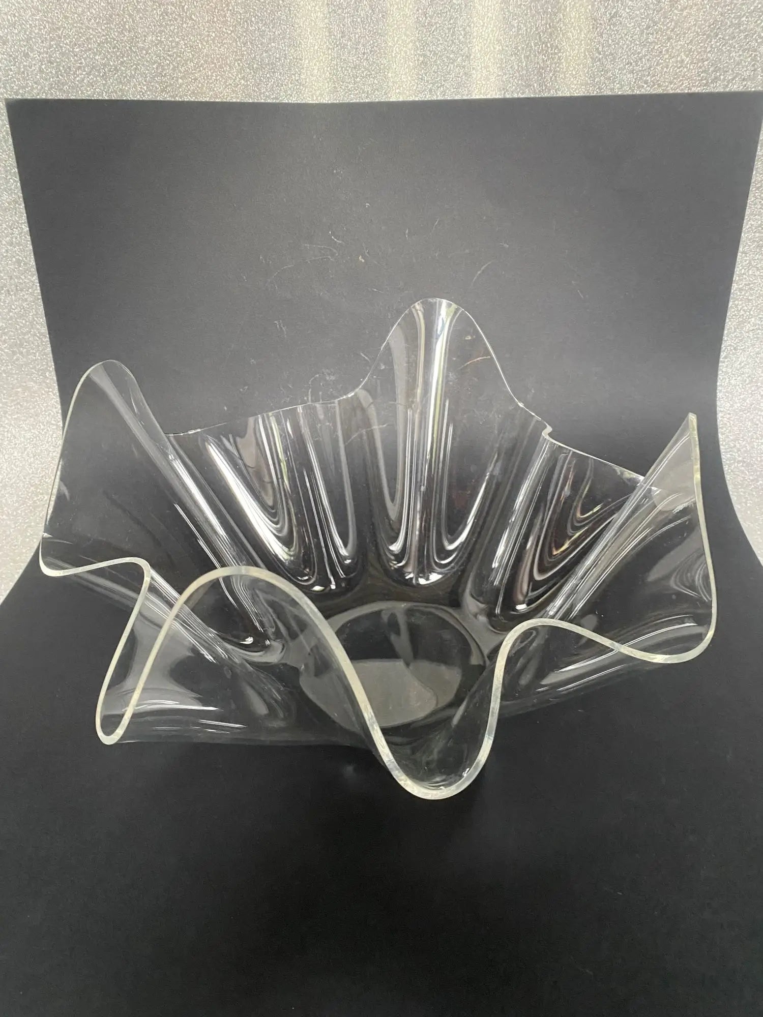 vase-bol-mouchoirs-plexiglas-lucite-vintage-1970