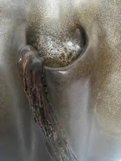 vase-ceramique-maillee-forme-libre-annees-60-signe-detail-3