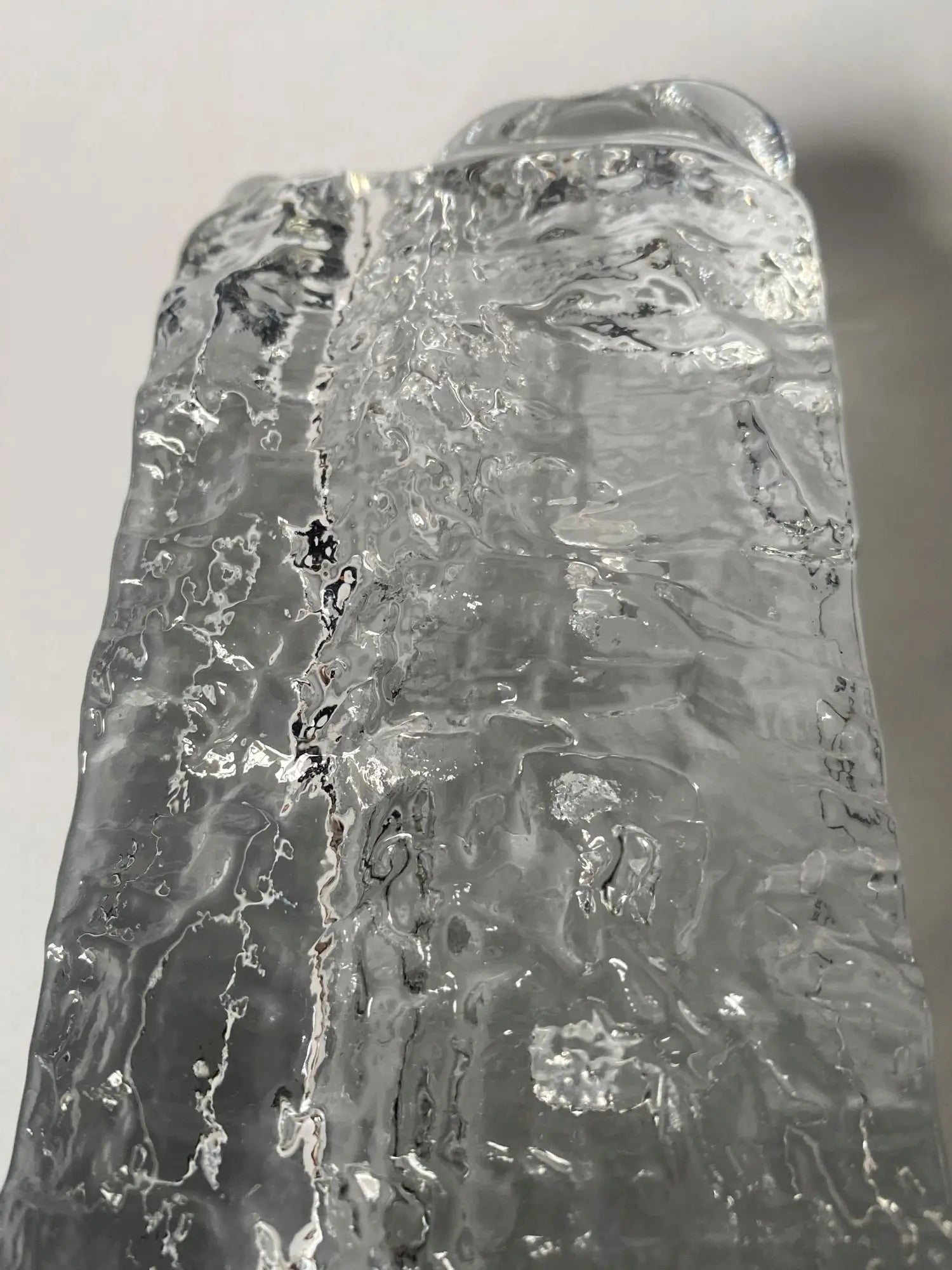 vase-soliflore-verre-glace-vintage-annees-1970-detail-4
